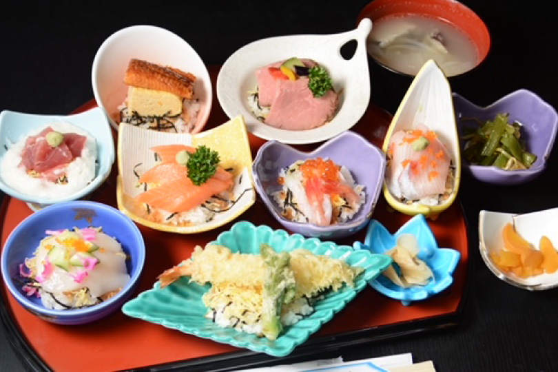 川蟹すいとん&日替わり海鮮丼(ハーフ)