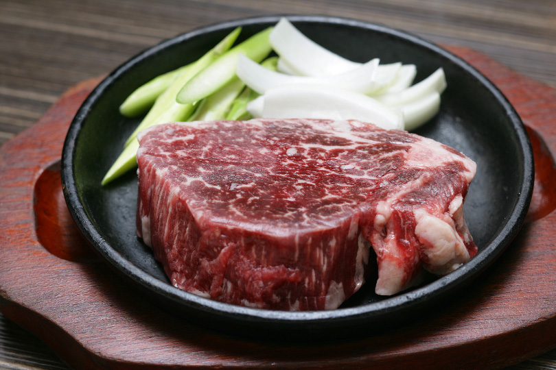 県産和牛ヒレシャトーブリアン(100g) 2,300円