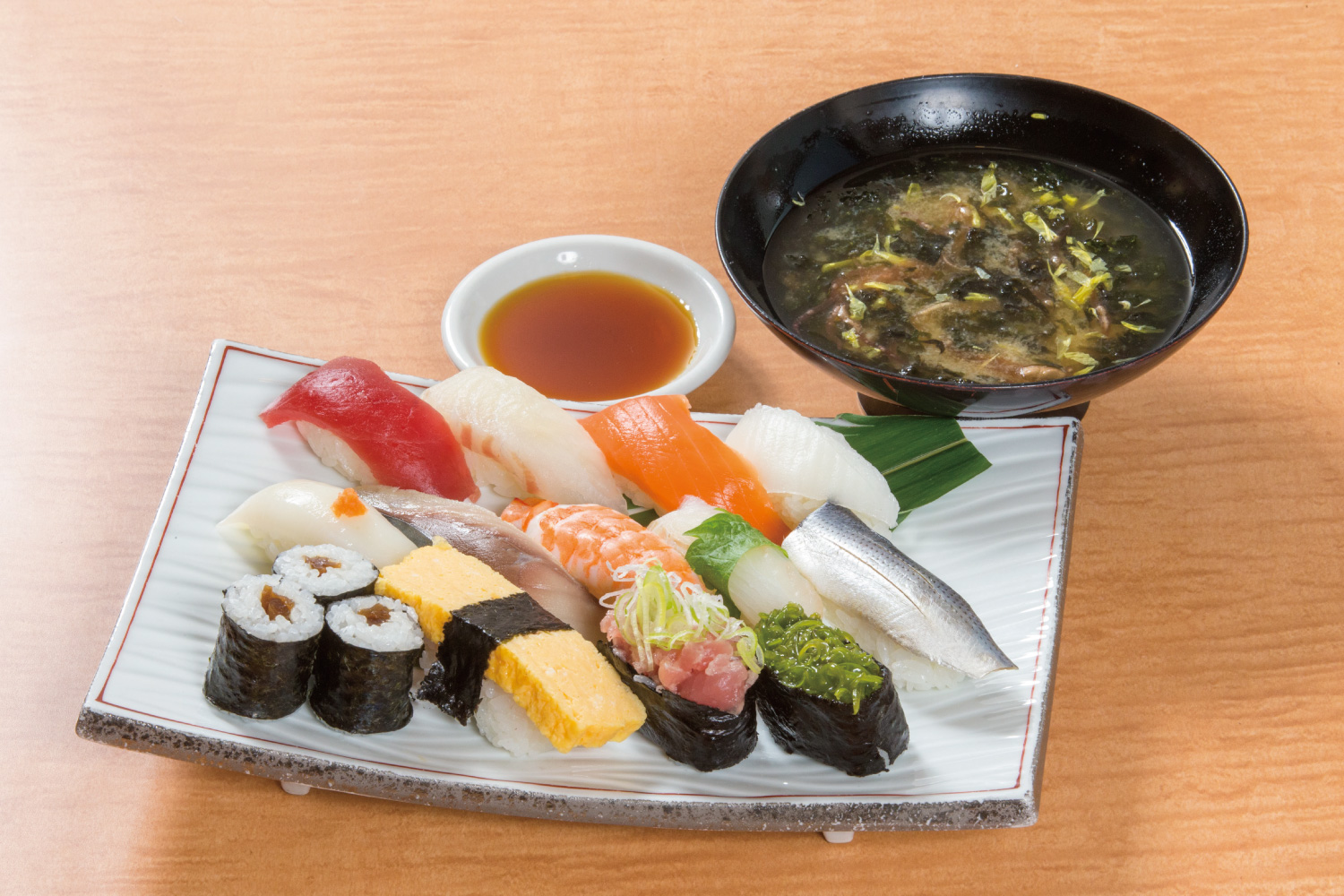 平日限定　八食市場寿司　満腹寿司ランチ