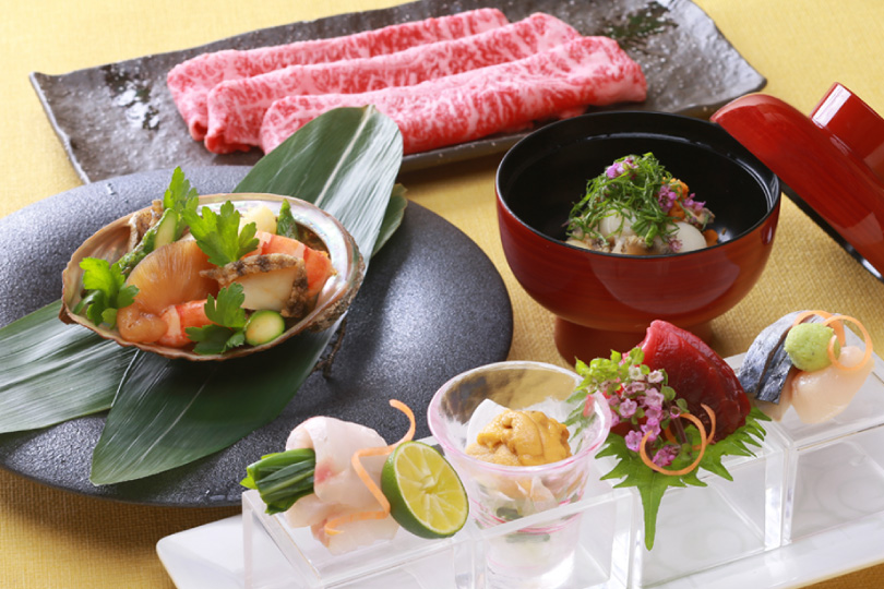 山海の贅沢と旬の味覚<br />
「至福の素材コース 8,000円」
