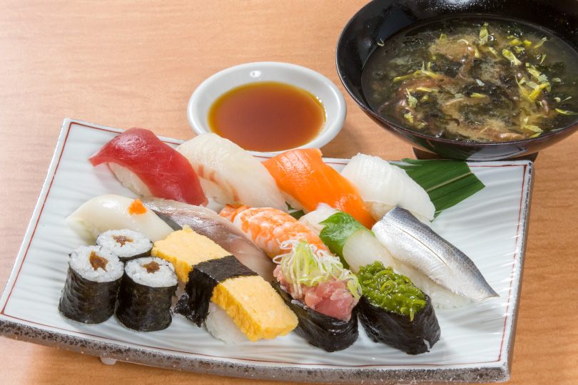 平日限定 八食市場寿司 極上すしランチ