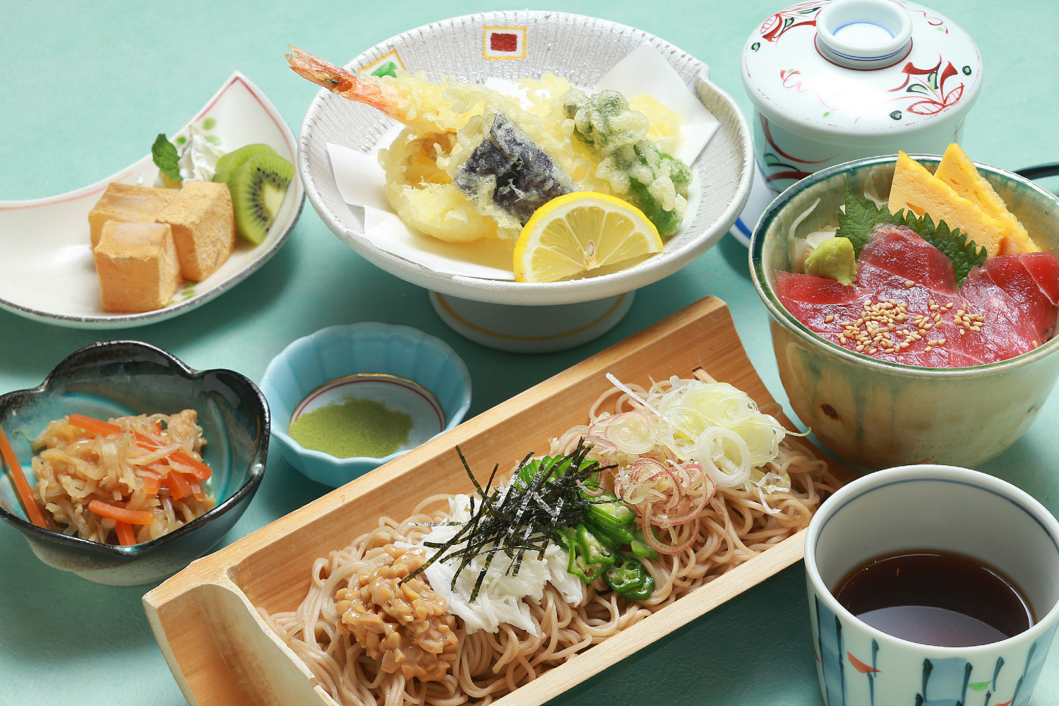 マグロ漬丼とスタミナそばセット