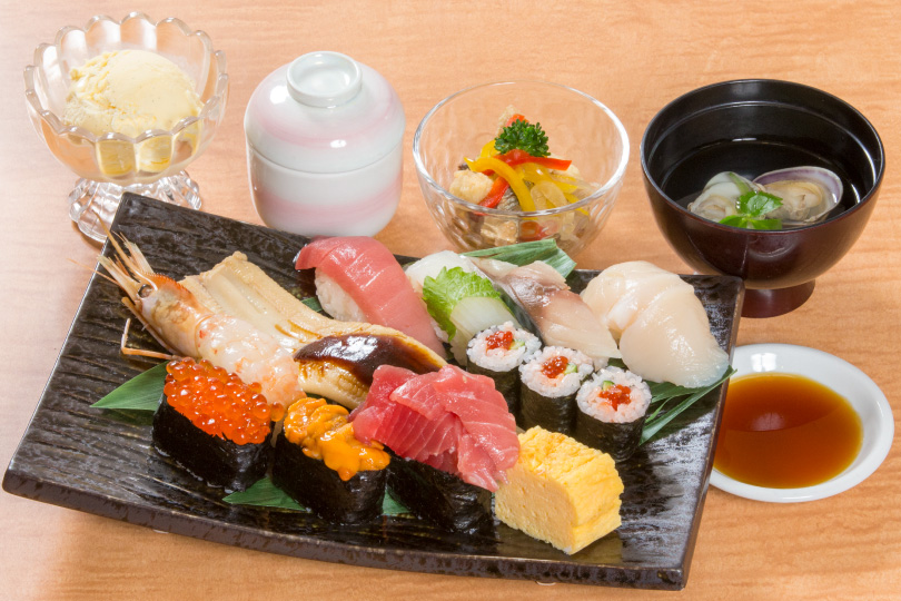 平日限定 八食市場寿司 華ランチ