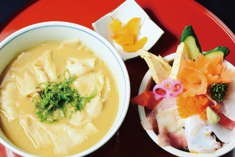 佐助豚の骨つきジャンボポークソテー定食