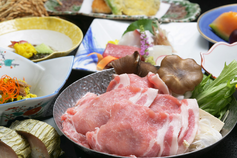 料理長おすすめコース(4名様~) 8,500円<br />
(ビ ール2本相当の飲物付)