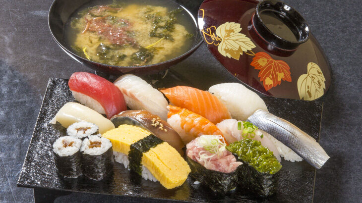 八食市場寿司