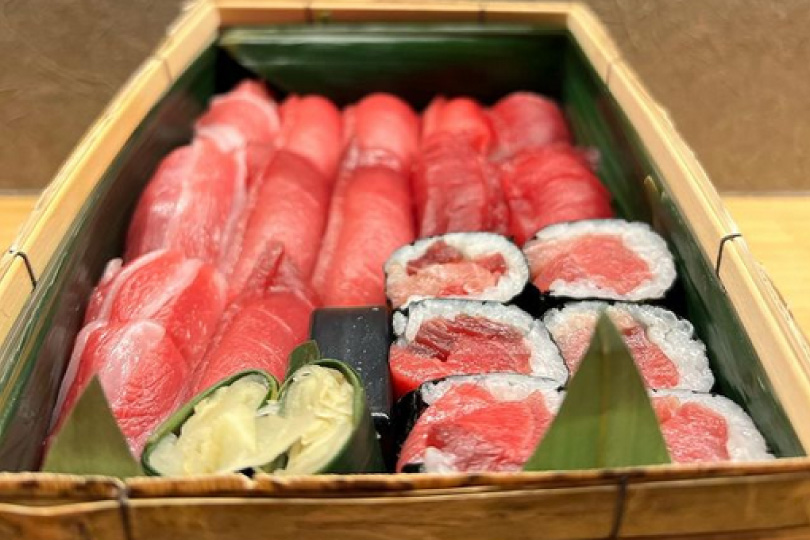 テイクアウト「旬の握り寿司 5,000円<br />
「本鮪尽くしの握り寿司」 6,000円