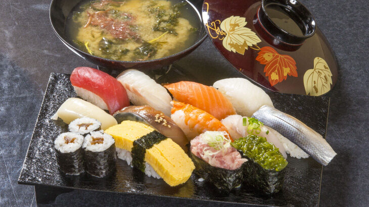 八食市場寿司