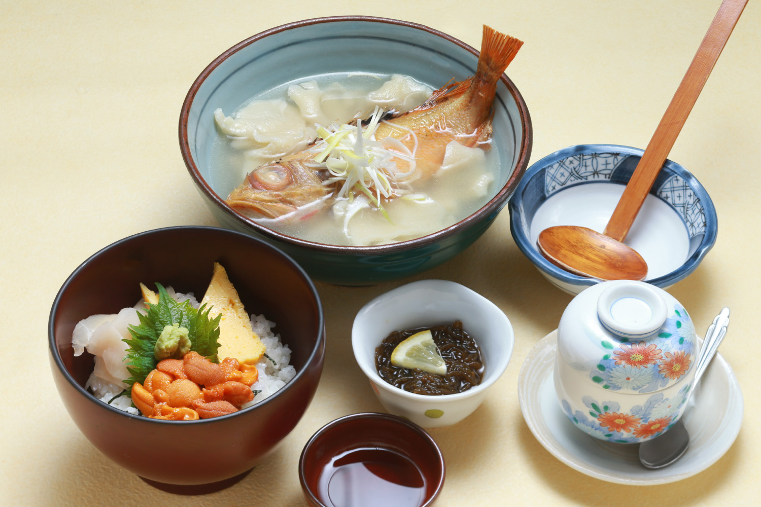 ミニ生うに丼とキンキンのすいとんセット