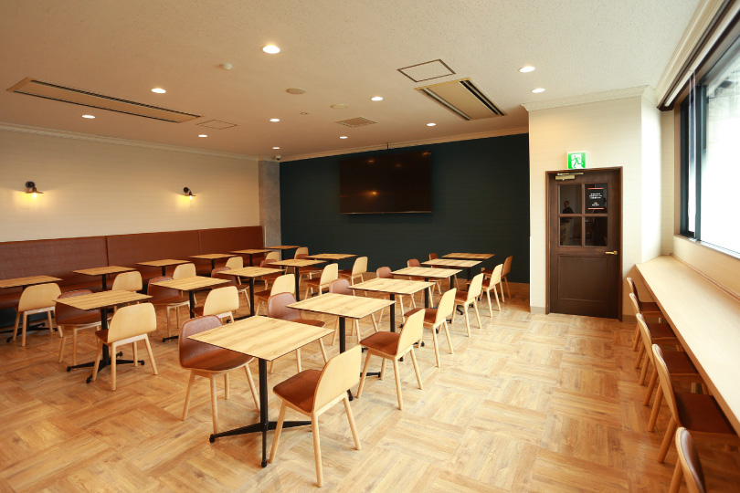 広々とした店内はお一人様から大人数の宴会まで対応可