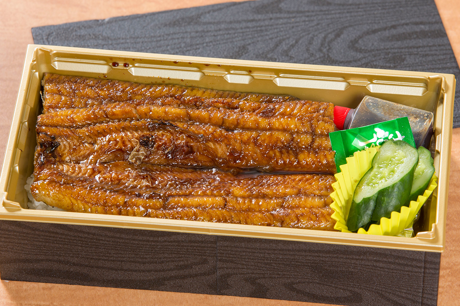 十和田バラ焼きと<br>はちのへせんべい汁定食