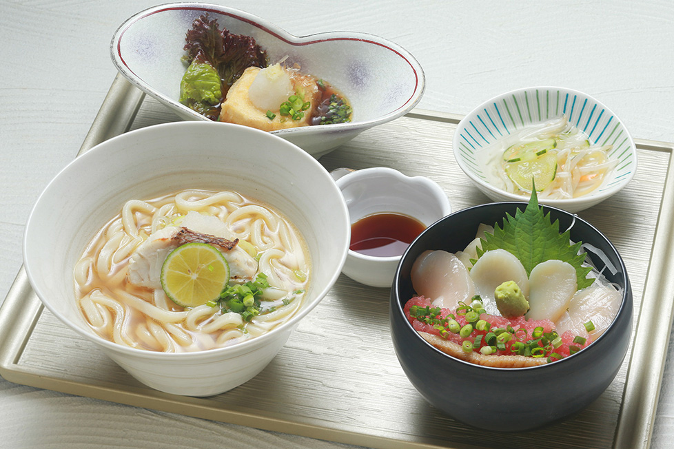 鯛だしうどんと海鮮丼