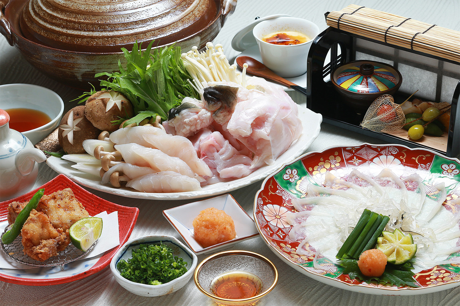 とらふぐコース8,800円<br />
＋2,200円で120分飲み放題（LO 90分）