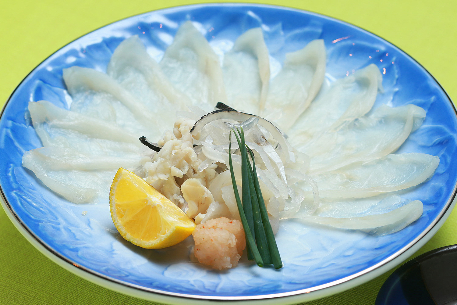 ふぐ刺（要予約）<br />
3,000円～