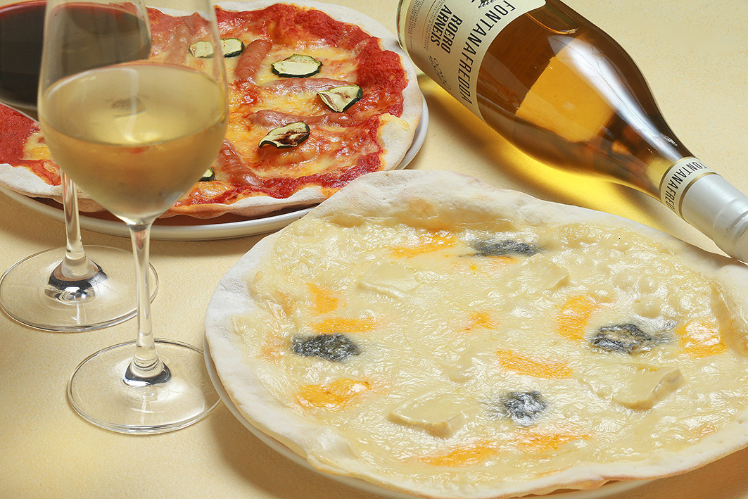 ピザじゃなくピッツァ<br />
1,650円～