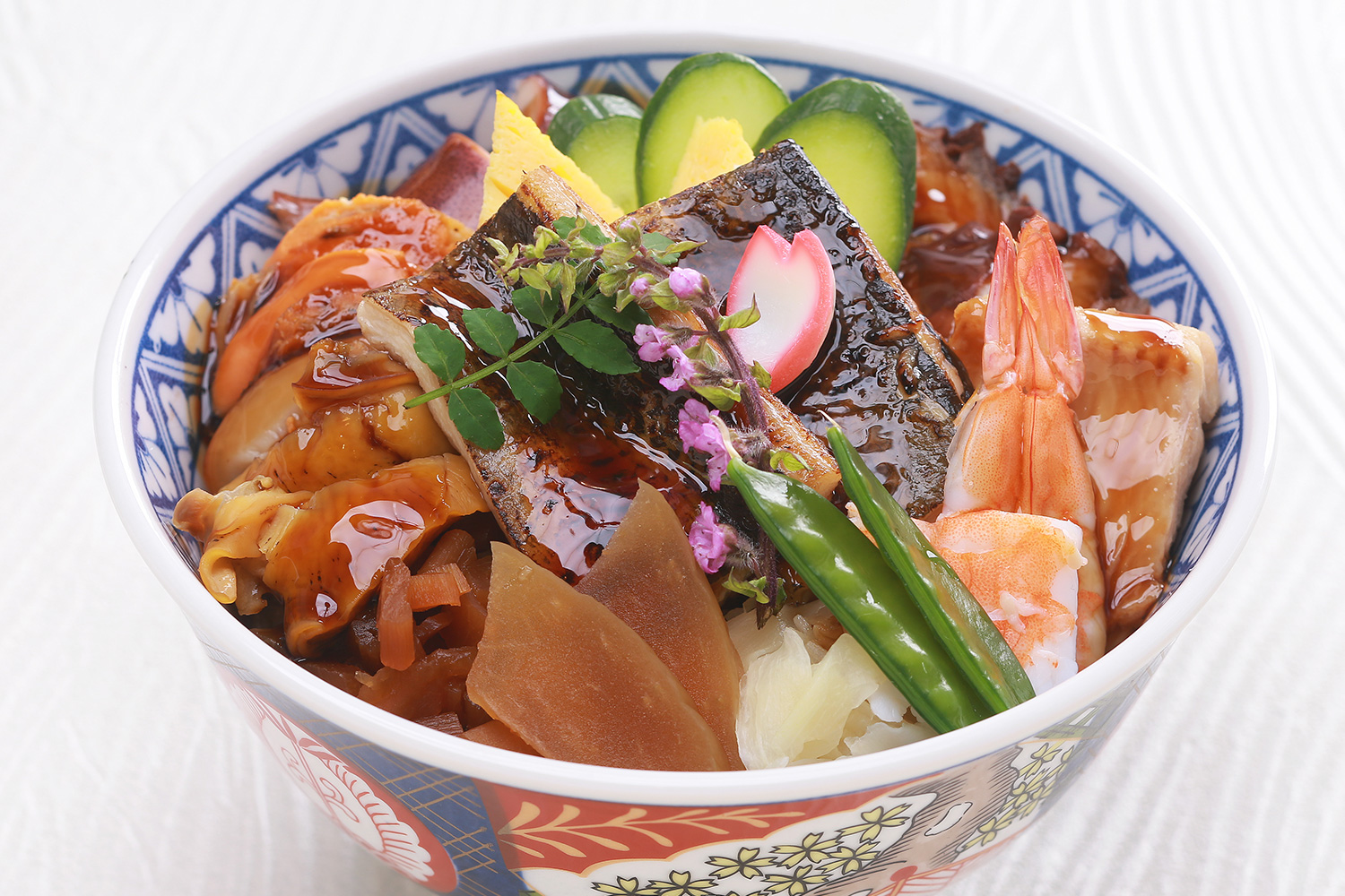 恵比寿丼 3,300円<br />
（火の通った海鮮丼）