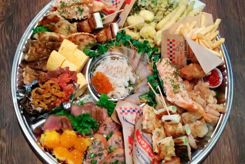 スマイル満天満点オードブル（1人前～）<br />
9,000円（写真は5人前）