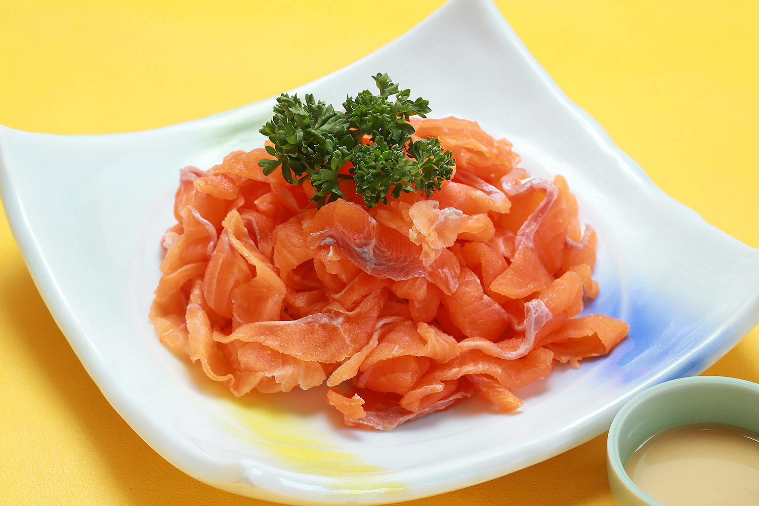 名物ニジマスのあらい<br />
1人前 900円<br />
※写真は2人前