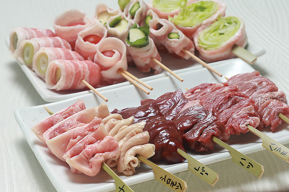 地場産豚肉の炭火焼盛り合わせ<br />
1,350円～