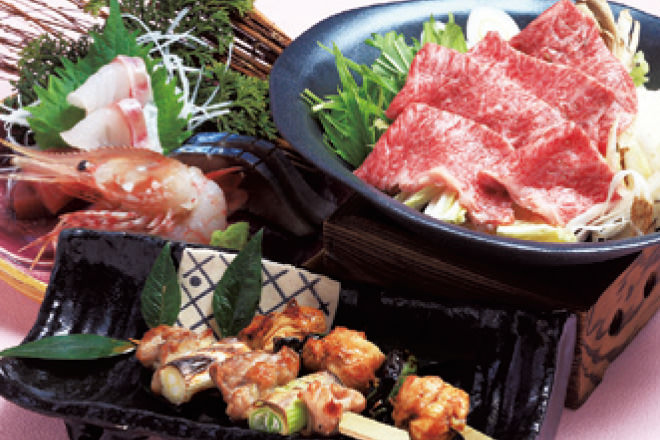 「旬と郷土のおまかせコース」<br />
料理5,200円(込)より