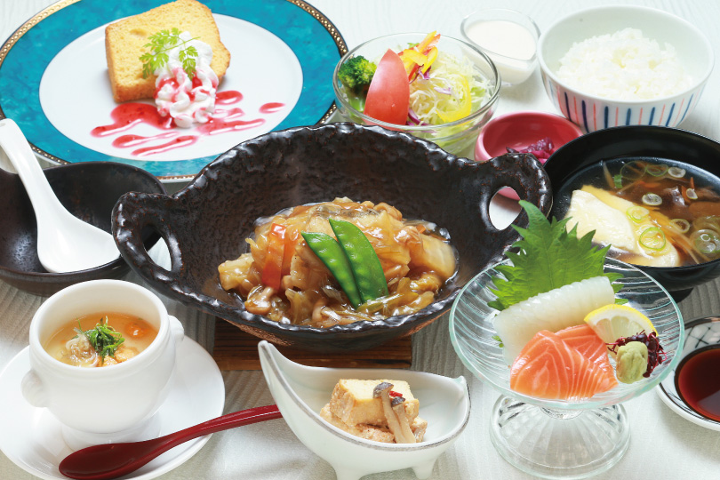 旬を彩る極みネタ 八戸贅沢丼