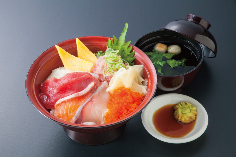 八食ならではの盛り 豪快!海老天重セット