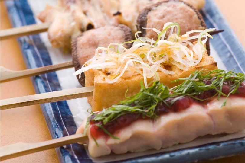 丁寧に焼き上げる串焼と新鮮な鶏肉料理をお楽しみください