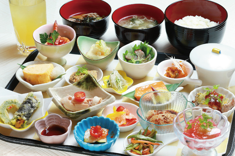 18品のお昼ご飯(ドリンク付)2,100円<br />
※2名様~前日迄の要予約