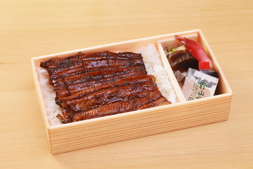 お持ち帰り用うな重<br />
(松)4,536円<br />
(鶴)3,888円