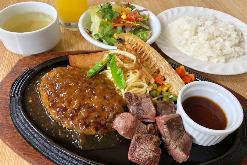 ハンバーグプレート(スープバー・ドリンク付)